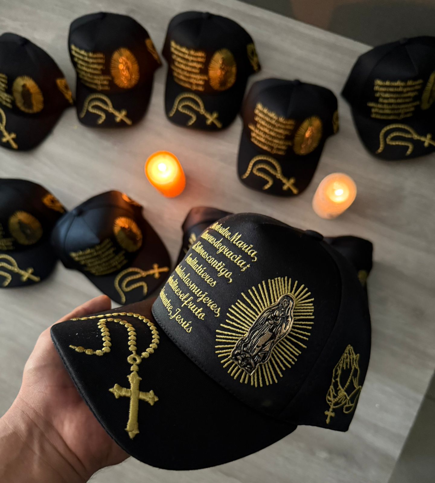 Gorra Virgen Oracion - Image 2